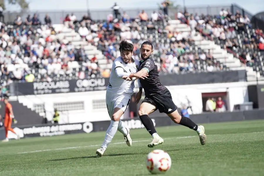 Capa, evit&oacute; el tanto de Pastrana para el Alcoyano / AD Ceuta