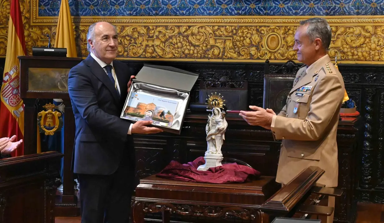 Recepci&oacute;n en el Ayuntamiento de Algeciras a los Regulares de Ceuta / Ayuntamiento de Algeciras