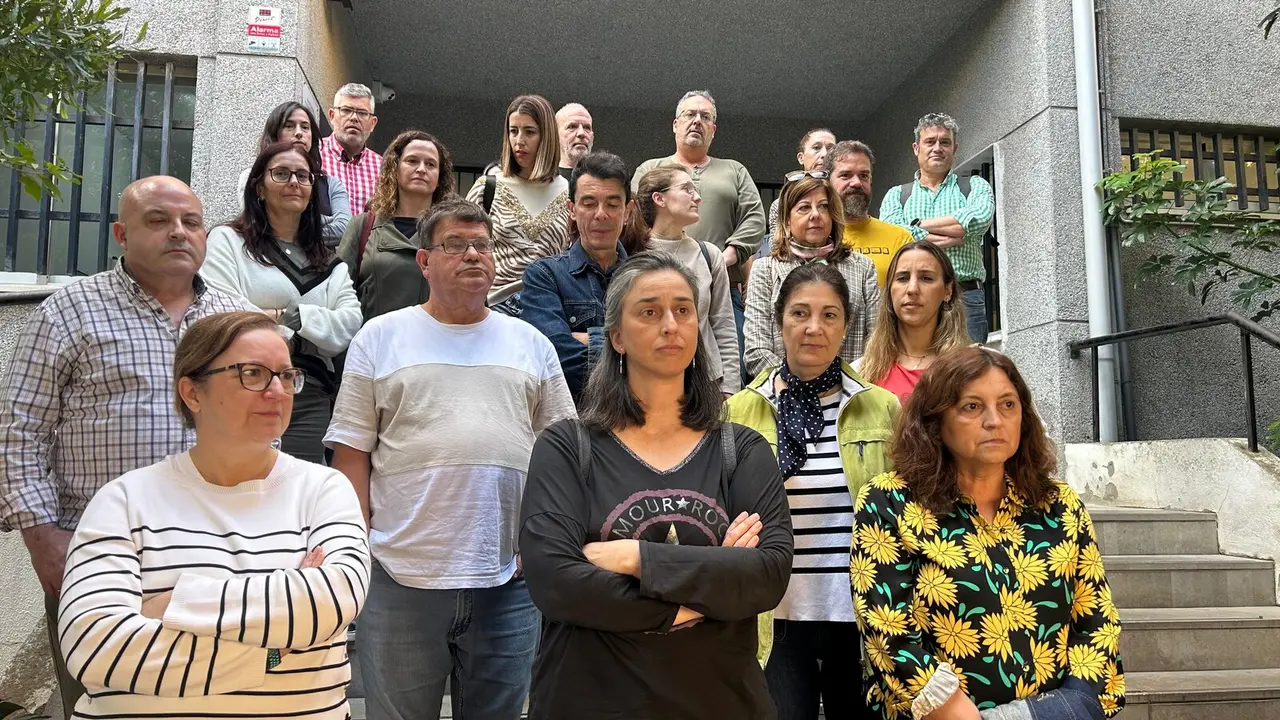 Claustro del IES Luis de Camoens se concentra por una agresi&oacute;n verbal hacia una profesora / E. Arteaga