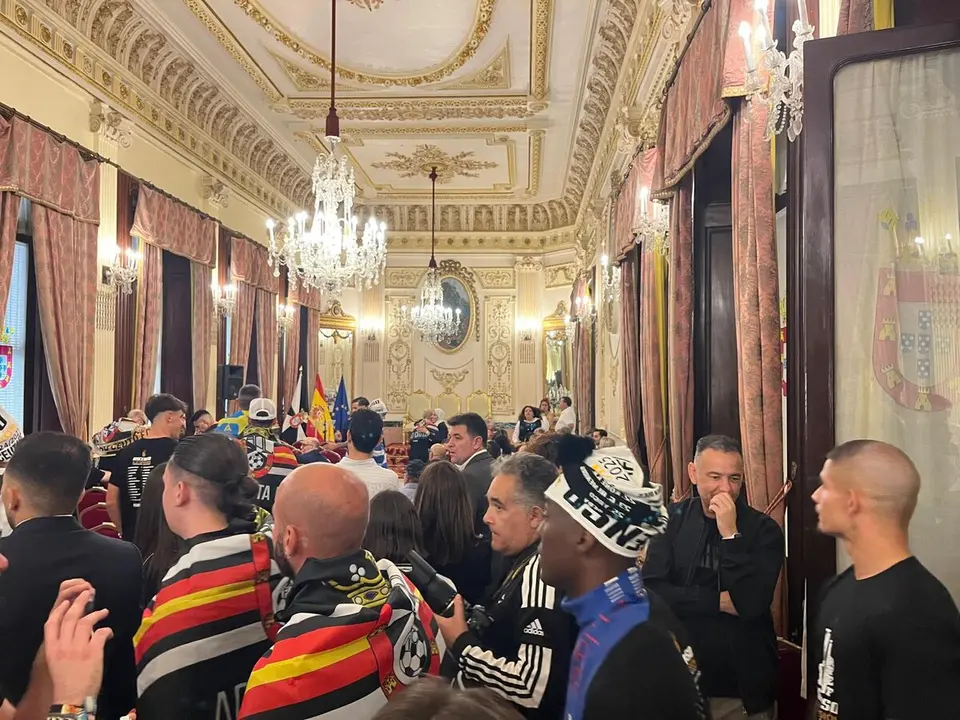 Recepci&oacute;n oficial a la AD Ceuta en el Sal&oacute;n del Trono