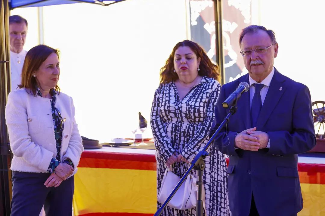54Margarita Robles visita el acuartelamiento &lsquo;El Hacho&rsquo;539720563_f9e02641d3_k