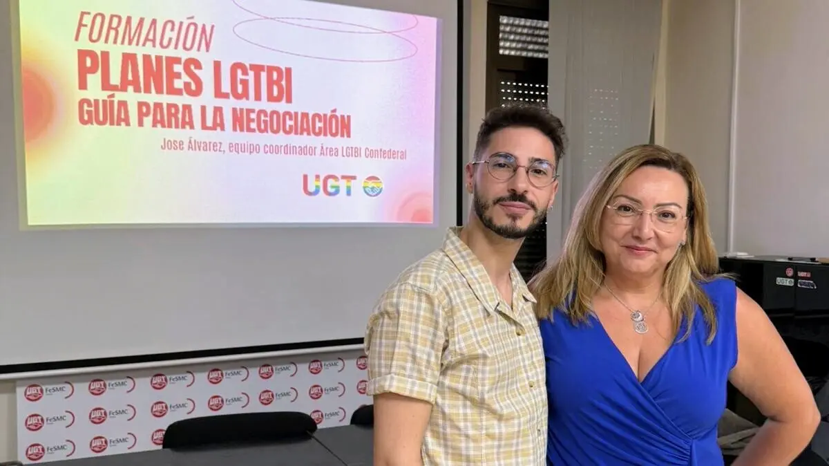 Jos&eacute; &Aacute;lvarez, del equipo coordinador de UGT Acci&oacute;n LGTBI, junto a Yolanda Aparicio