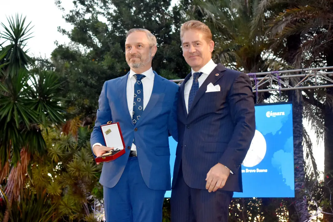  Entrega de la Medalla de Oro de la C&aacute;mara de Comercio a Juan Bravo / Laura Ortiz 