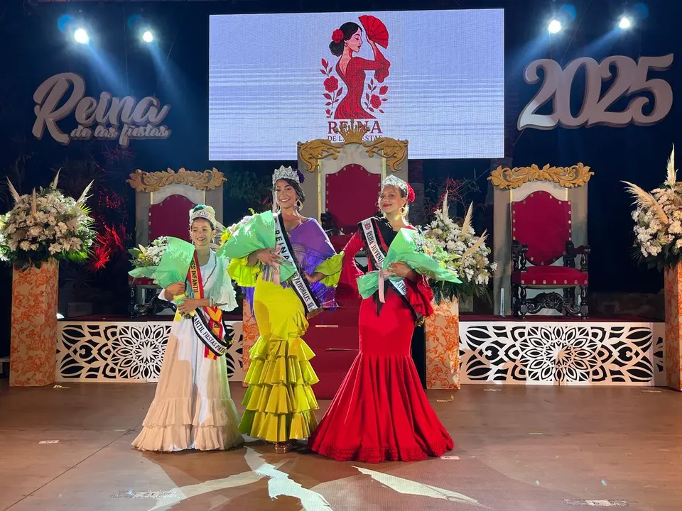De izda. a derecha, las ganadoras: Mar&iacute;a Gonz&aacute;lez (infantil), Mar&iacute;a Pajares e Idaira Ahmed (juvenil)./ J.A. Gonz&aacute;lez