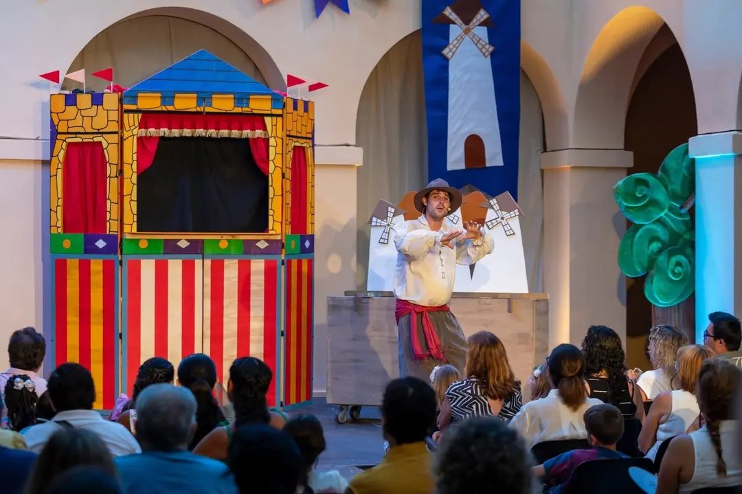 Los m&aacute;s peque&ntilde;os, atentos a las aventuras de Don Quijote, en una puesta en escena adaptada a su lenguaje y ritmo