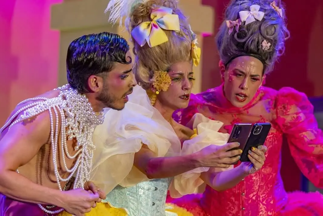 Microteatro en Melilla: humor, cl&aacute;sicos y sabor ceut&iacute; con Moli&egrave;re bajo los neones