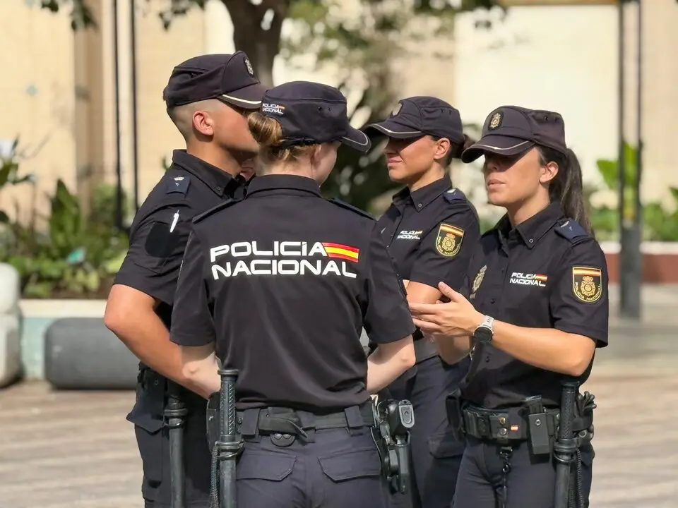 Bienvenida a las 40 nuevos Polic&iacute;as Nacionales en pr&aacute;cticas / M.Zapico