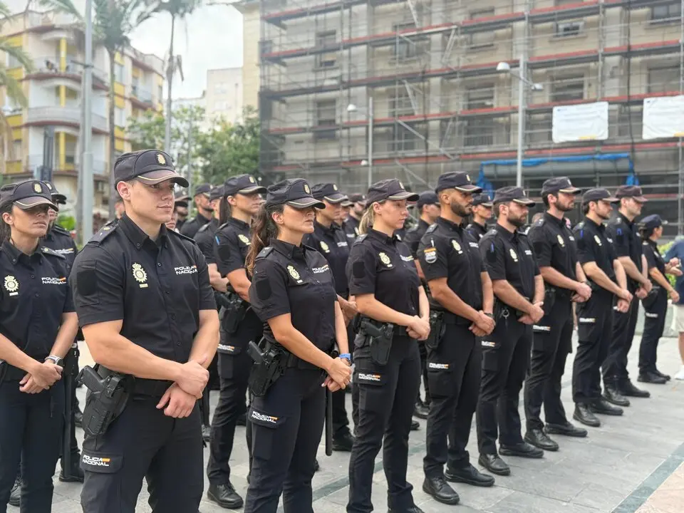 Bienvenida a las 40 nuevos Polic&iacute;as Nacionales en pr&aacute;cticas / M.Zapico