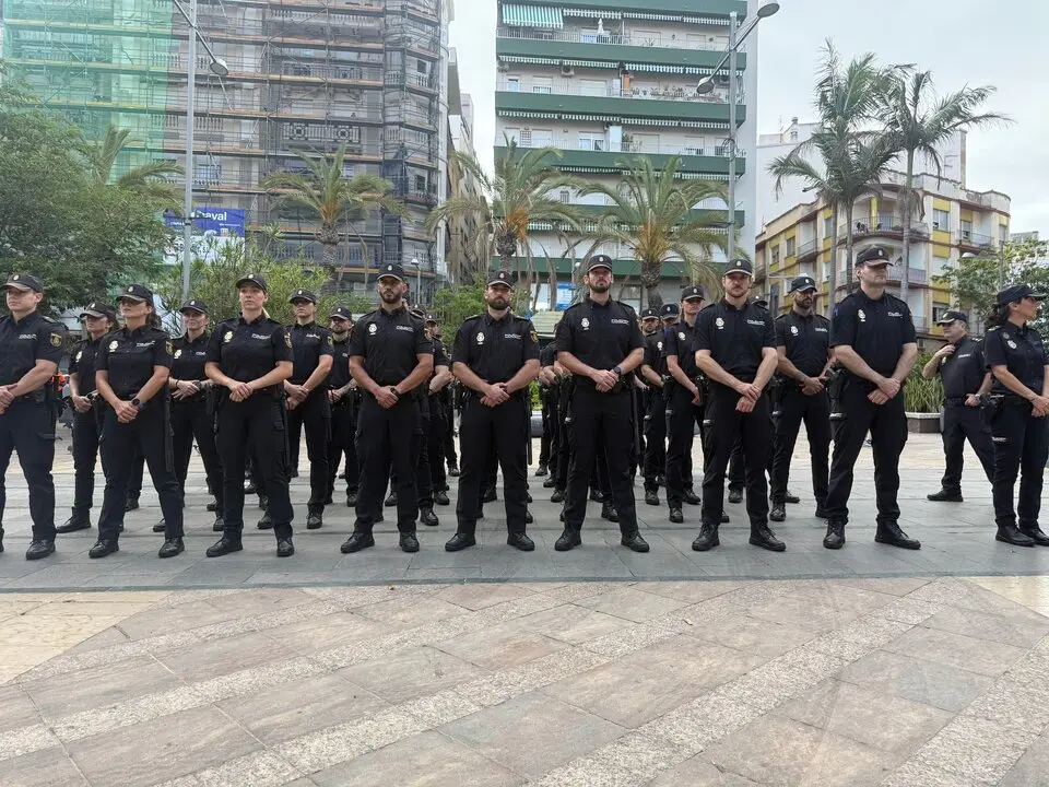Bienvenida a las 40 nuevos Polic&iacute;as Nacionales en pr&aacute;cticas / M.Zapico