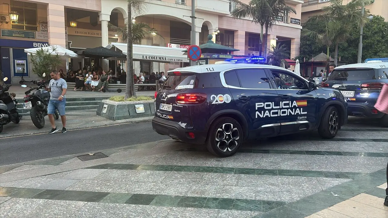 La Polic&iacute;a Nacional se ha personado en la Plaza de los Reyes para proceder a la inspecci&oacute;n del inmueble / C. A.
