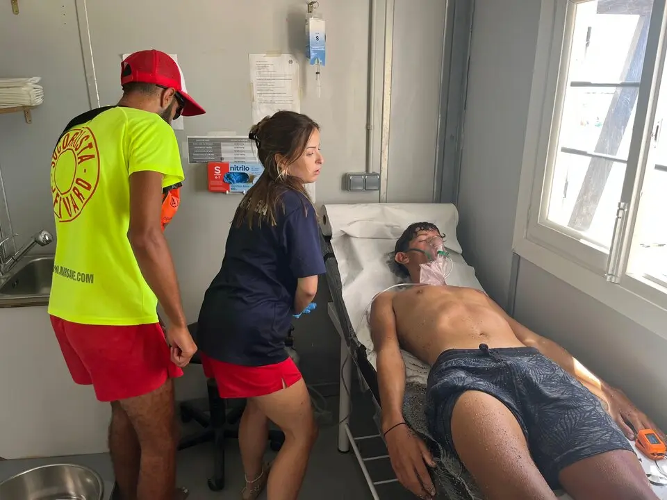 Simulacro de Marsave en la Playa de la Ribera./ J.A. Gonz&aacute;lez