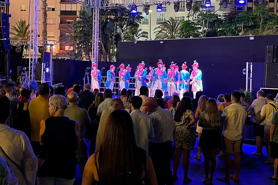 Noche carnavalera en la Feria / Daniel Hern&aacute;ndez 