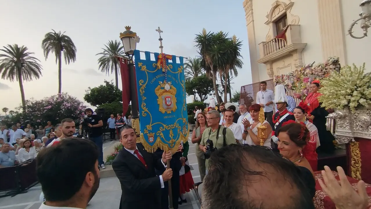 Ofrenda floral Virgen de &Aacute;frica