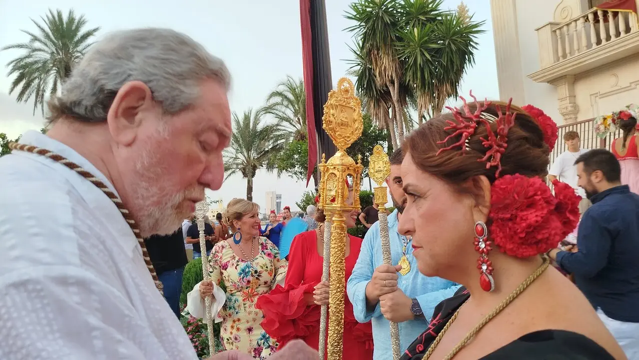 Ofrenda floral Virgen de &Aacute;frica