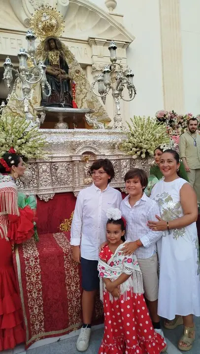Ofrenda floral Virgen de &Aacute;frica