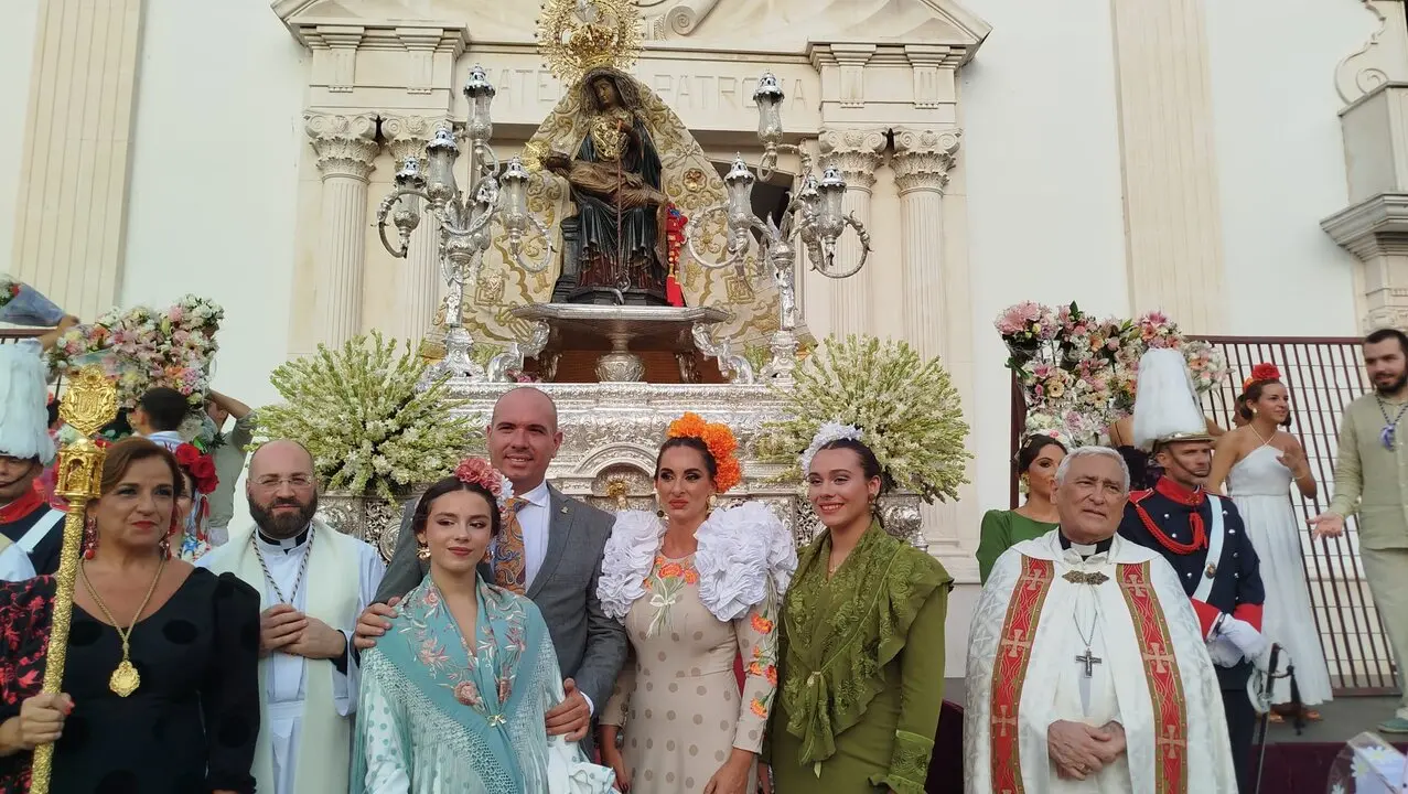Ofrenda floral Virgen de &Aacute;frica
