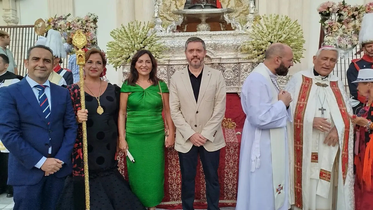 Ofrenda floral Virgen de &Aacute;frica