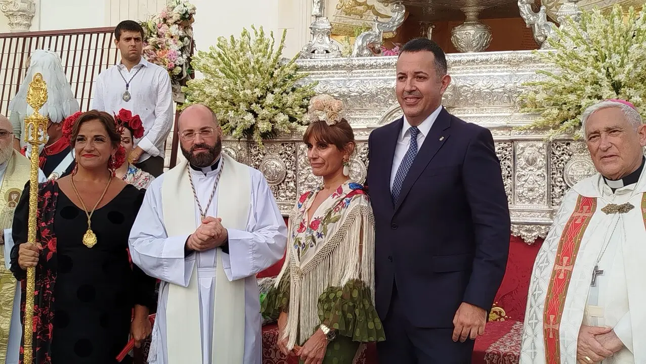 Ofrenda floral Virgen de &Aacute;frica Pacios