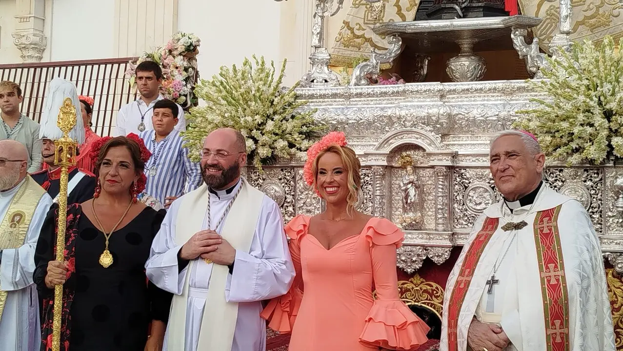 Ofrenda floral Virgen de &Aacute;frica