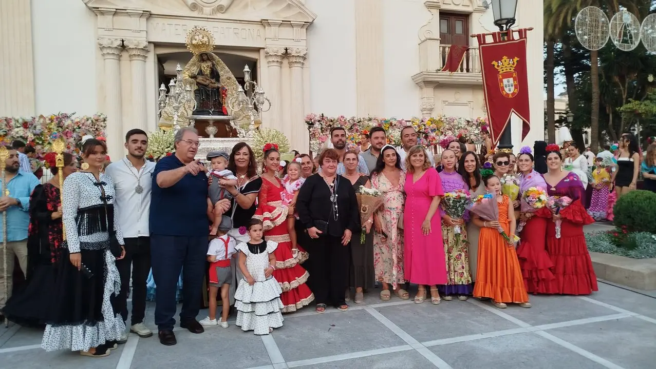 Ofrenda floral Virgen de &Aacute;frica