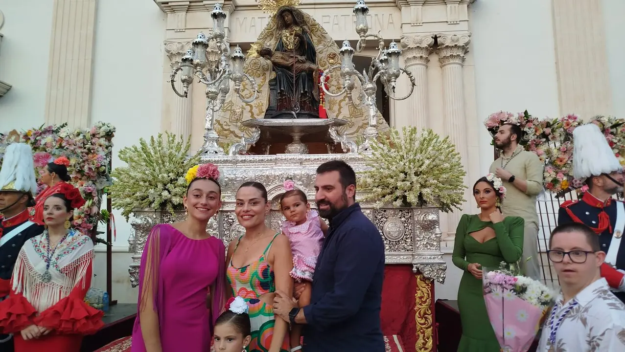 Ofrenda floral Virgen de &Aacute;frica