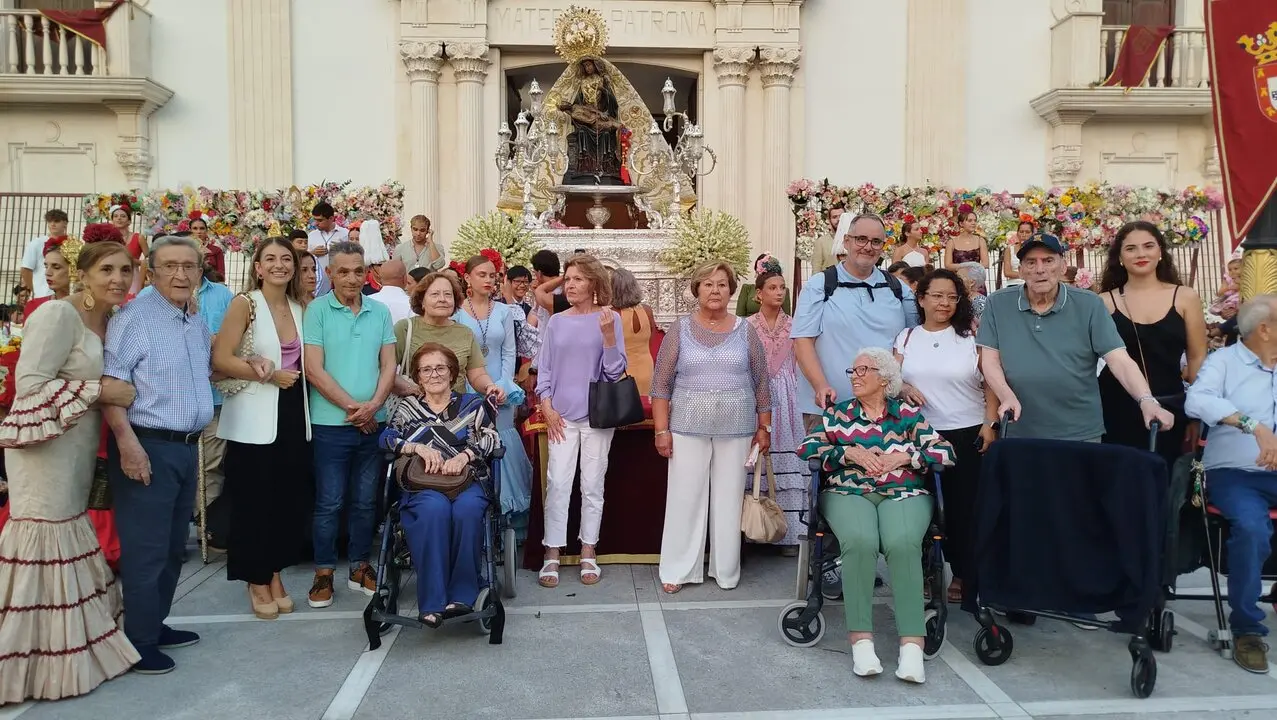 Ofrenda floral Virgen de &Aacute;frica
