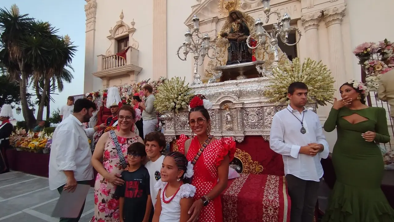 Ofrenda floral Virgen de &Aacute;frica