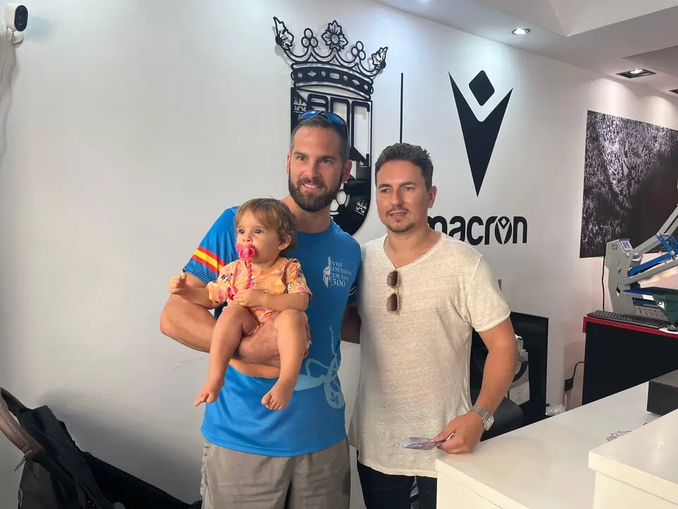 Visita de Jorge Lorenzo a la AD Ceuta