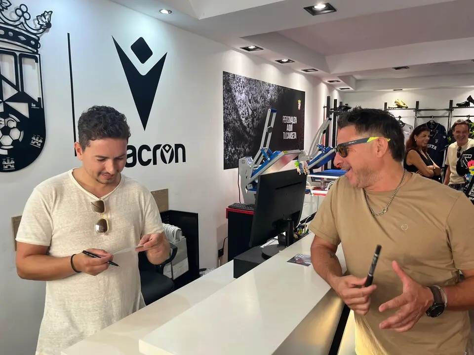 Visita de Jorge Lorenzo a la AD Ceuta