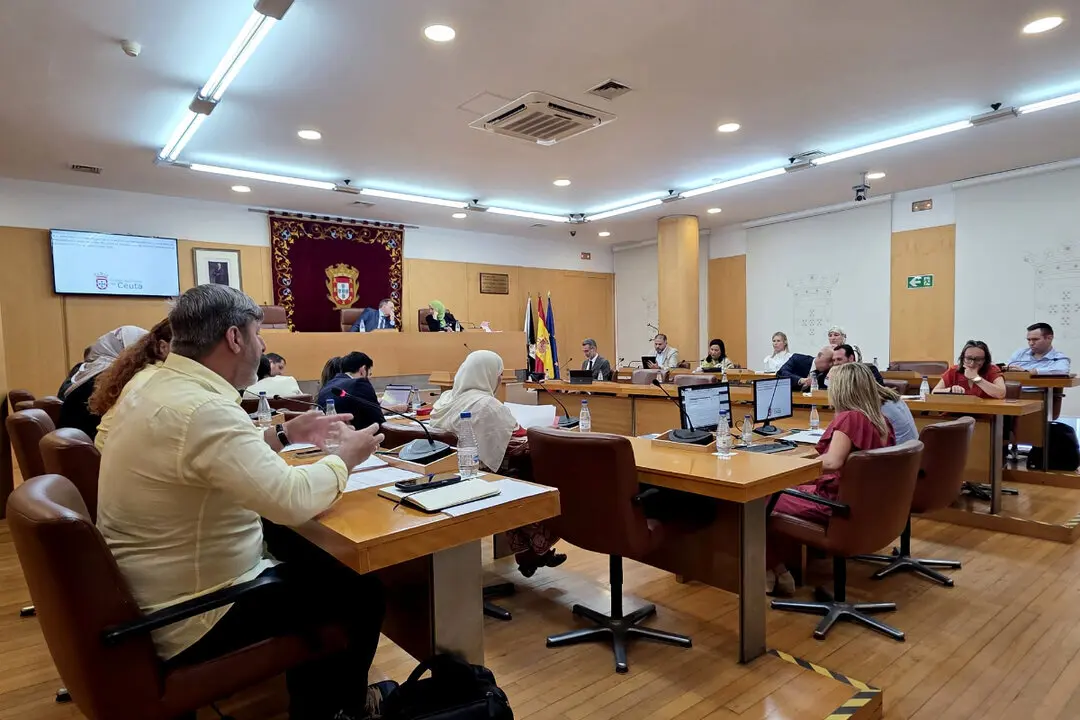  El pleno de la Asamblea durante el debate del calendario laboral de 2026 / Laura Ortiz 