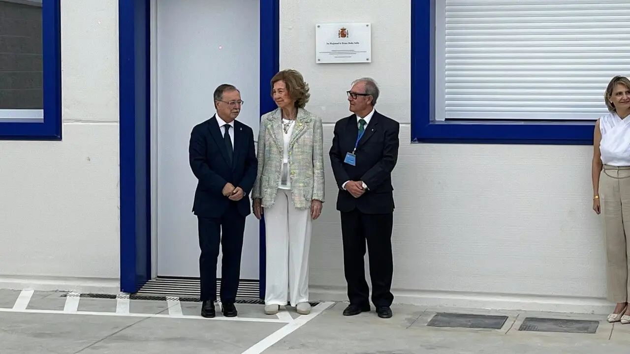 Visita de la Reina Sof&iacute;a al Banco de Alimentos de Ceuta