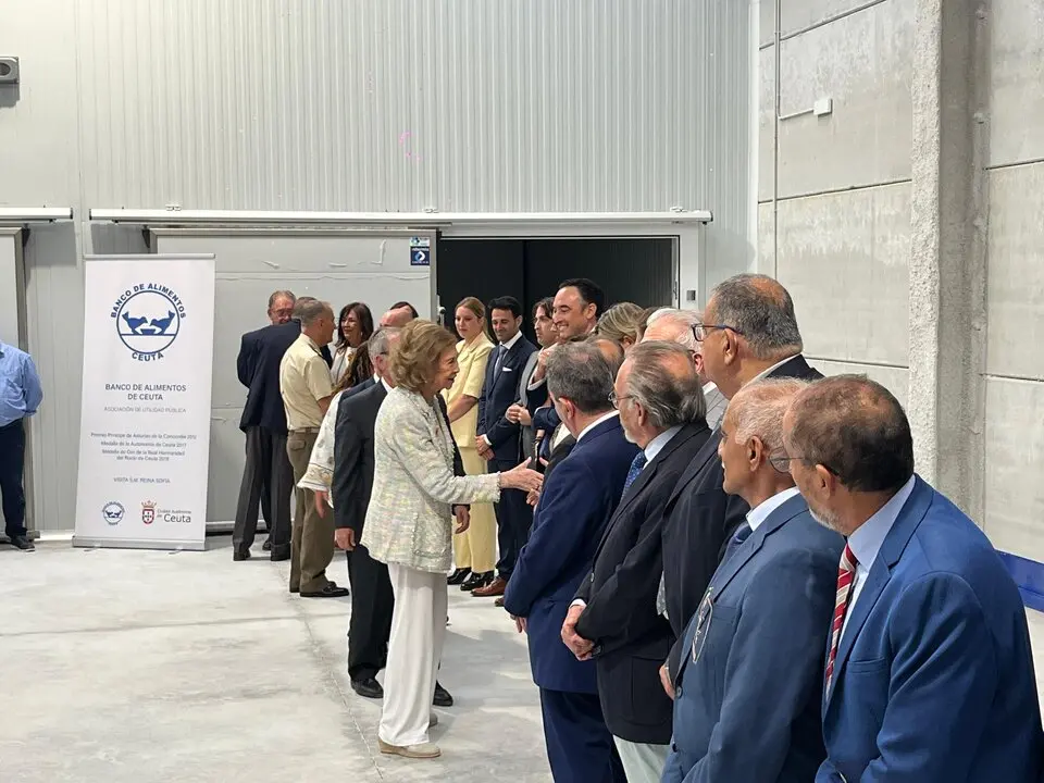 Visita de la Reina Sof&iacute;a al Banco de Alimentos de Ceuta