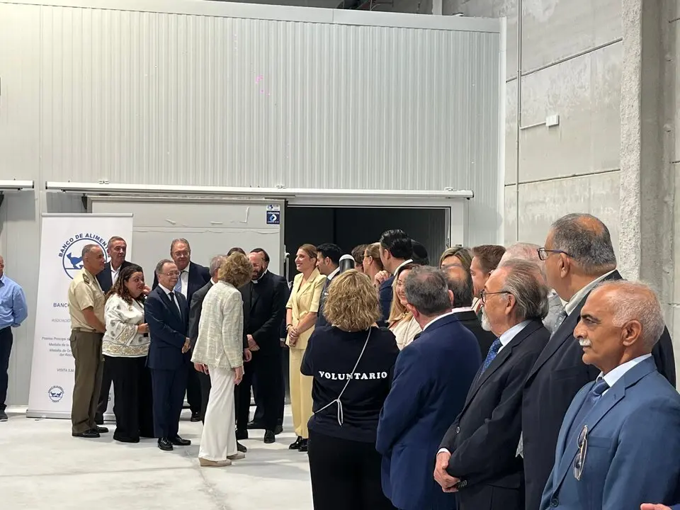 Visita de la Reina Sof&iacute;a al Banco de Alimentos de Ceuta
