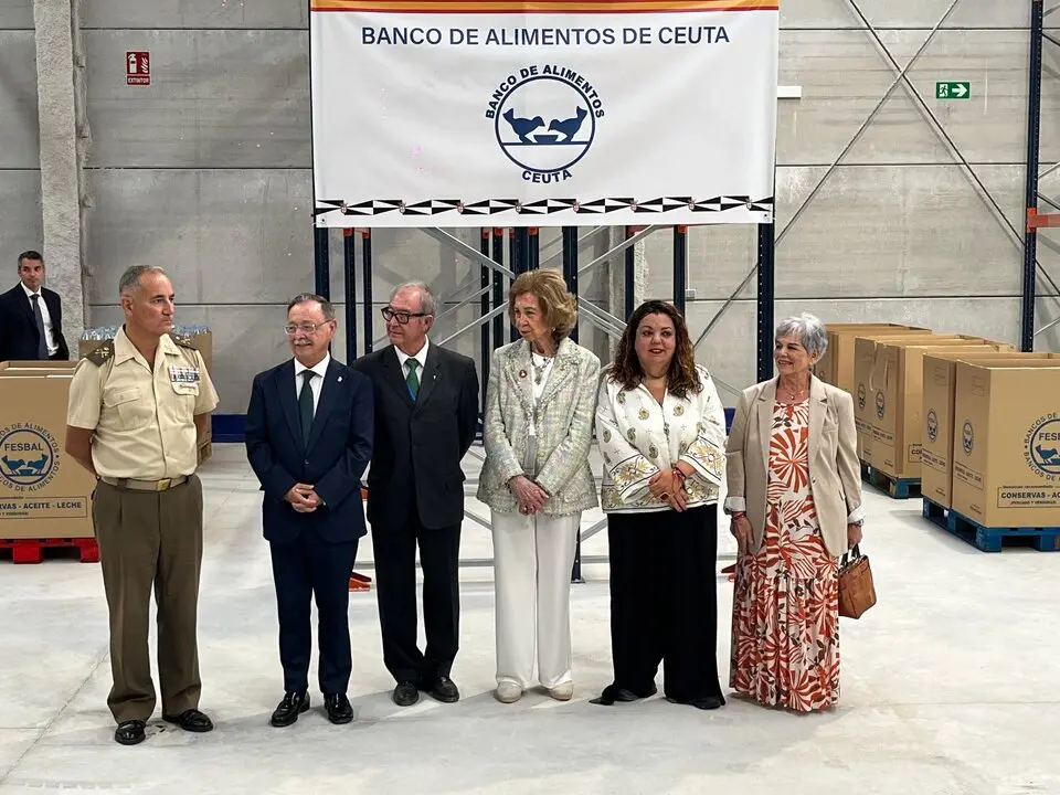 Visita de la Reina Sof&iacute;a al Banco de Alimentos de Ceuta