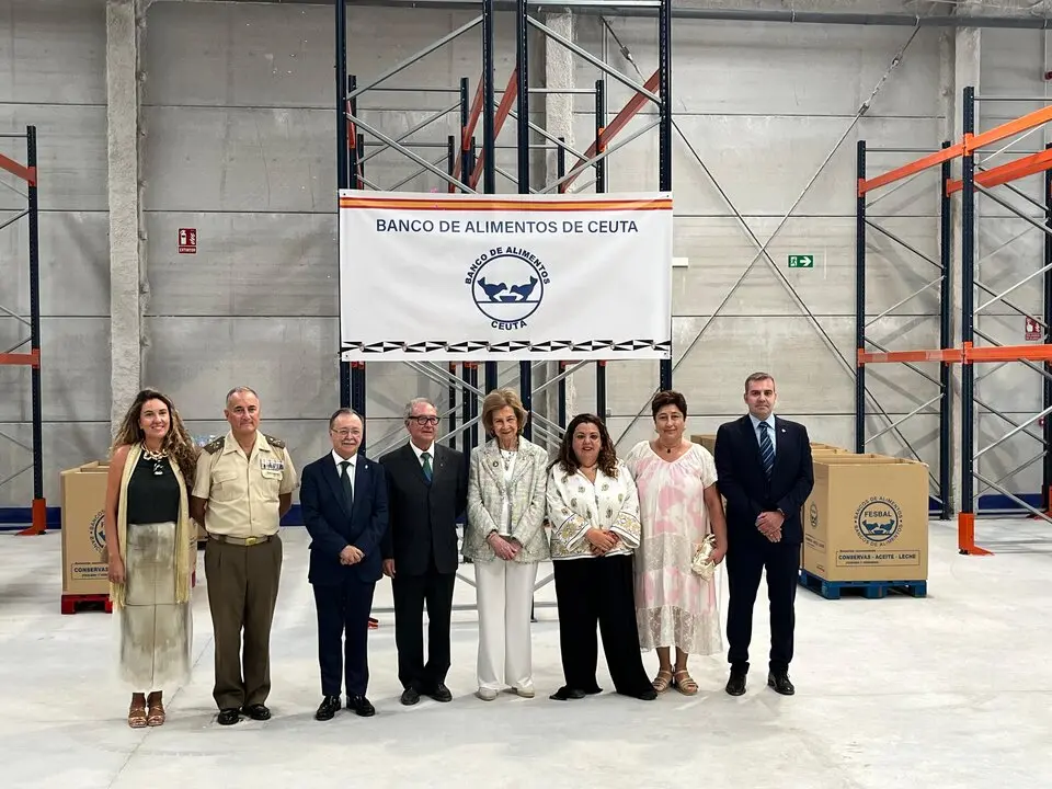 Visita de la Reina Sof&iacute;a al Banco de Alimentos de Ceuta