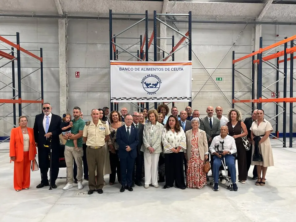 Visita de la Reina Sof&iacute;a al Banco de Alimentos de Ceuta