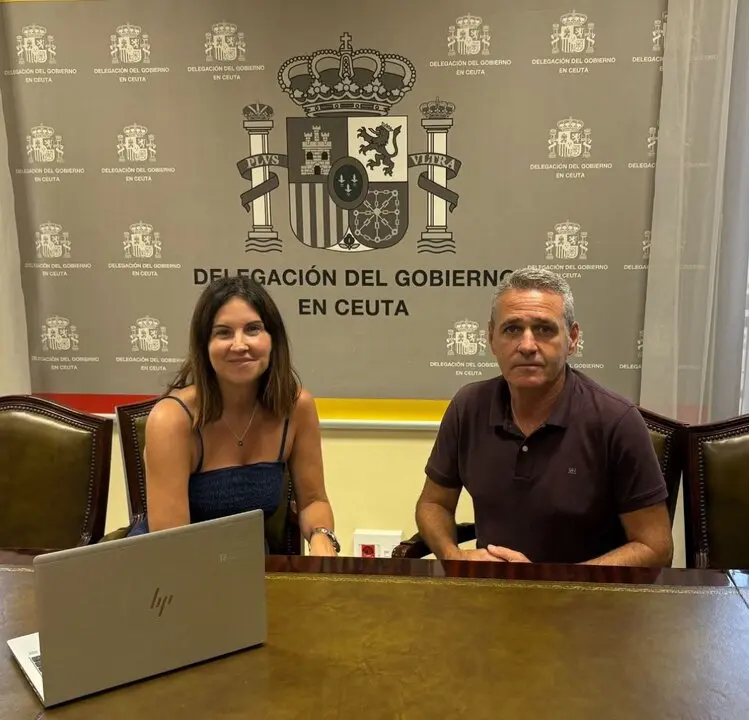 Livia Rosales  y el presidente de la Asociaci&oacute;n San Urbano, Pedro Espinosa