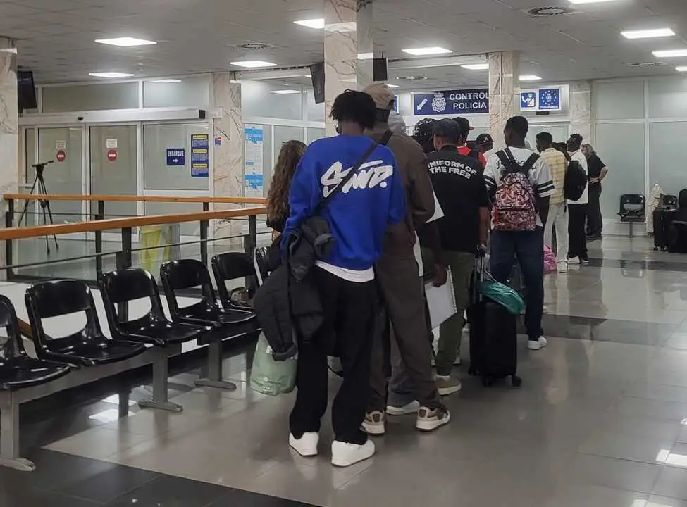 Traslado de inmigrantes a la pen&iacute;nsula