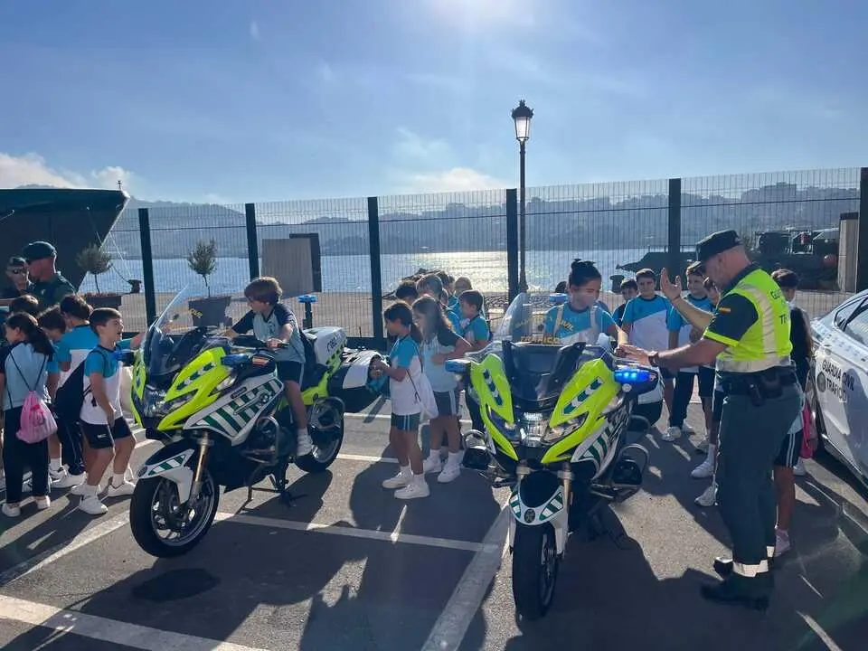 Exhibici&oacute;n de medios de la Guardia Civil en el Muelle Espa&ntilde;a./ J.A. Gonz&aacute;lez