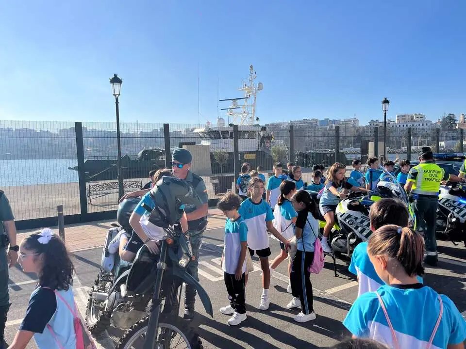 Exhibici&oacute;n de medios de la Guardia Civil en el Muelle Espa&ntilde;a./ J.A. Gonz&aacute;lez