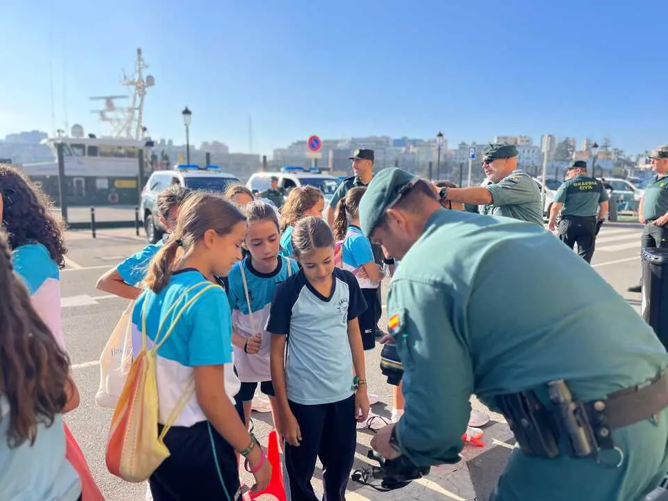 Exhibici&oacute;n de medios de la Guardia Civil en el Muelle Espa&ntilde;a./ J.A. Gonz&aacute;lez