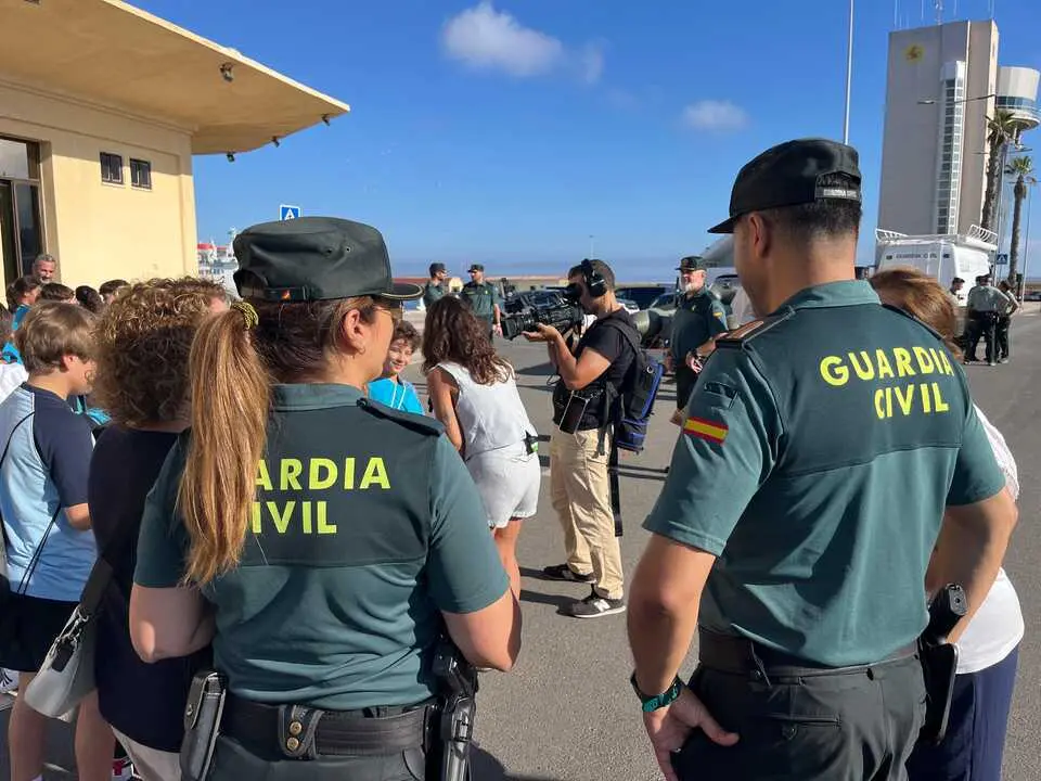 Exhibici&oacute;n de medios de la Guardia Civil en el Muelle Espa&ntilde;a./ J.A. Gonz&aacute;lez