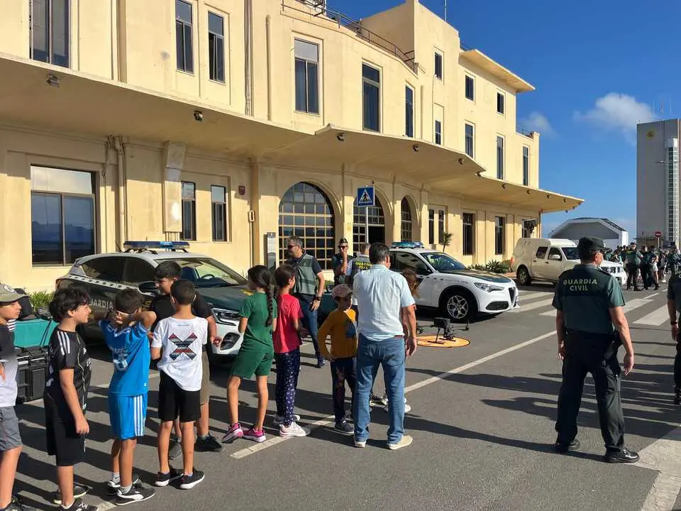 Exhibici&oacute;n de medios de la Guardia Civil en el Muelle Espa&ntilde;a./ J.A. Gonz&aacute;lez