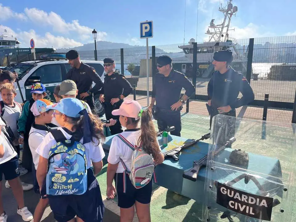Exhibici&oacute;n de medios de la Guardia Civil en el Muelle Espa&ntilde;a./ J.A. Gonz&aacute;lez