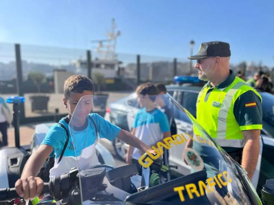 Exhibici&oacute;n de medios de la Guardia Civil en el Muelle Espa&ntilde;a./ J.A. Gonz&aacute;lez
