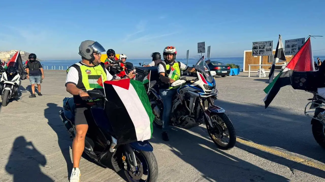 Concentraci&oacute;n motera por Palestina / E. Arteaga
