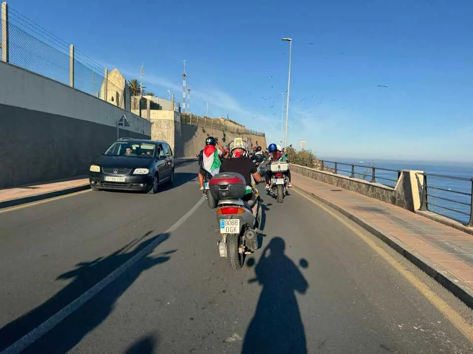 Concentraci&oacute;n motera por Palestina / E. Arteaga