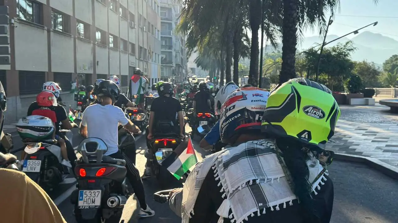 Concentraci&oacute;n motera por Palestina / E. Arteaga