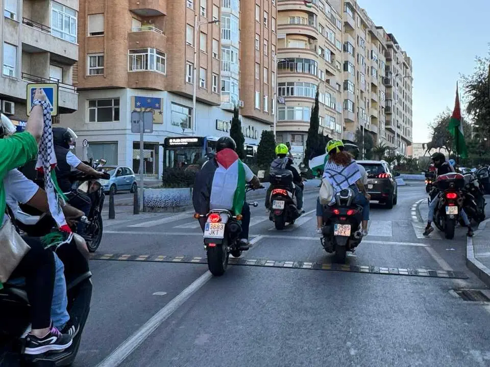 Concentraci&oacute;n motera por Palestina / E. Arteaga