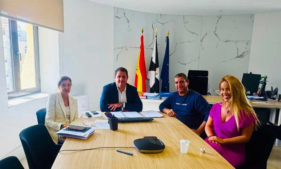Reuni&oacute;n con el presidente de la barriada de Villajovita / Cedida